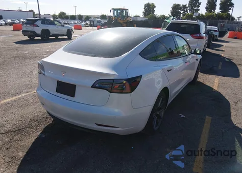 2021 Tesla Model 3 Standard Range Plus Rear-Wheel Drive z USA, uszkodzony, nr VIN 5YJ3E1EA6MF067859